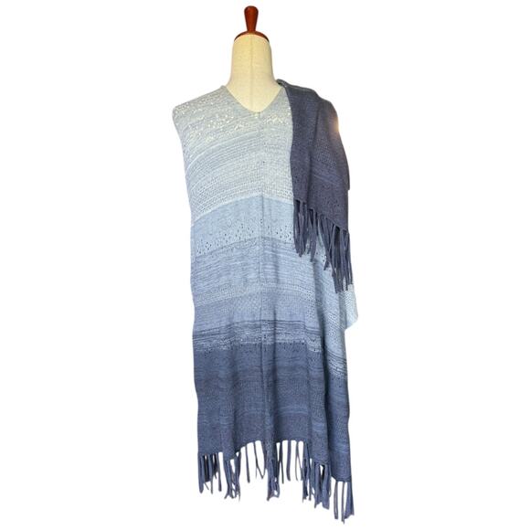 White House Black Market Blue Grey Knit Wrap Shawl Fringe Wrap Scarf M/L NWOT - Picture 7 of 9